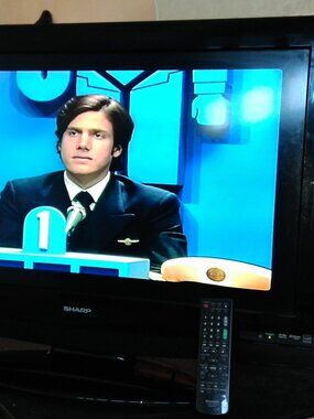 Sharp AQUOS TV w/Built in DVD Player - LC-32DV28UT - WORKS GREAT!